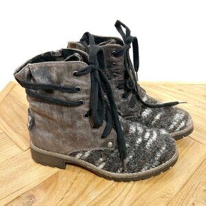 New Mukluks Womens Combat Boots Gray Faux Suede Knit Round Toe